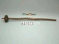 藏品(附石木棍)的圖片